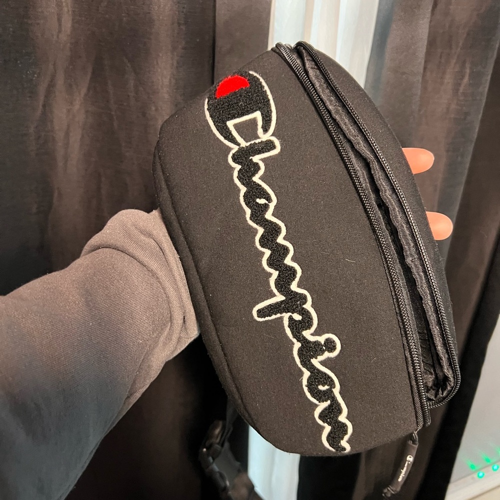 Champion waist pack